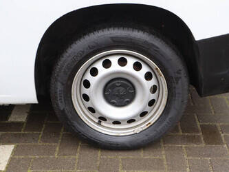 2020-peugeot-partner-1427540-45735648