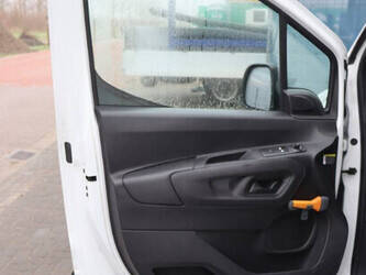 2020-peugeot-partner-1427540-45735650