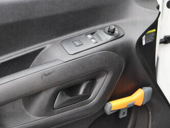 2020-peugeot-partner-1427540-45735651