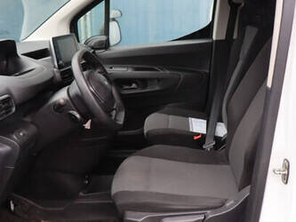 2020-peugeot-partner-1427540-45735652