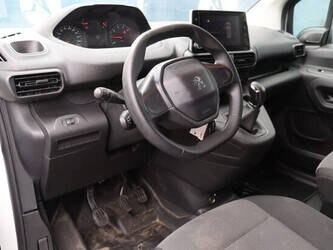 2020-peugeot-partner-1427540-45735654