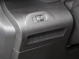 2020-peugeot-partner-1427540-45735656