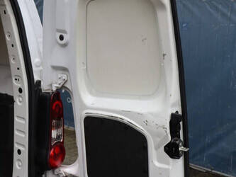 2018-peugeot-partner-1427561-45736657