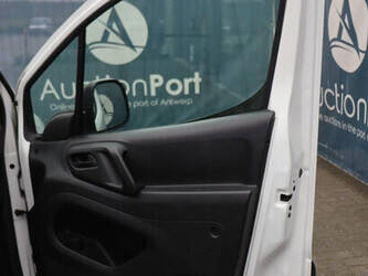 2018-peugeot-partner-1427561-45736666