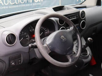 2013-peugeot-partner-1427568-45736958