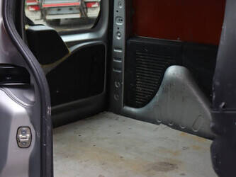 2013-peugeot-partner-1427568-45736977