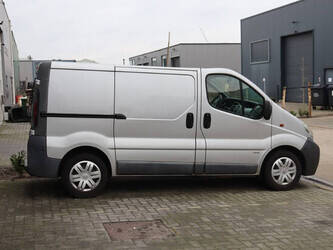 صورة ل المركبات التجارية 2005 أوبل Vivaro 1.9 CDTI