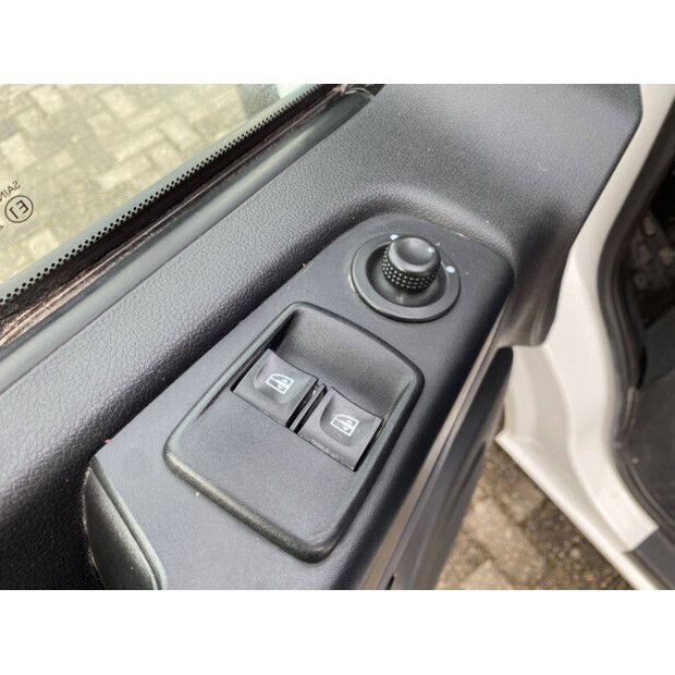 2015 أوبل VIVARO-B-45737718