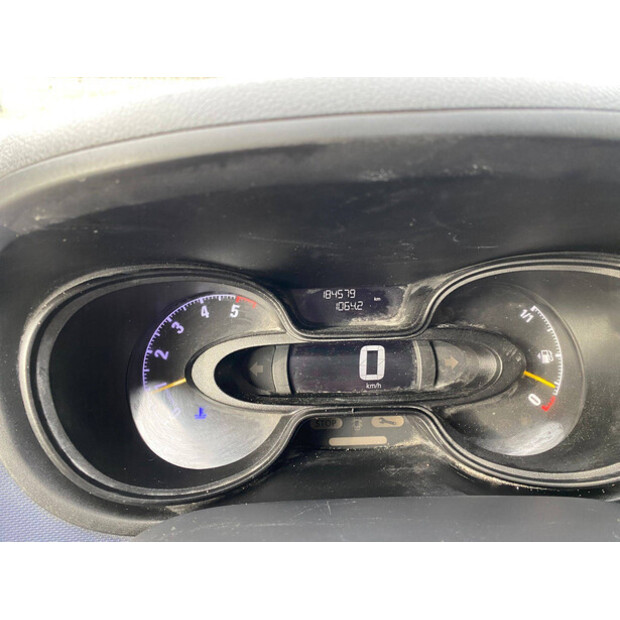 2015 أوبل VIVARO-B-45737738