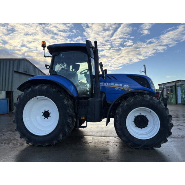 2020 New Holland T7.210-45738871