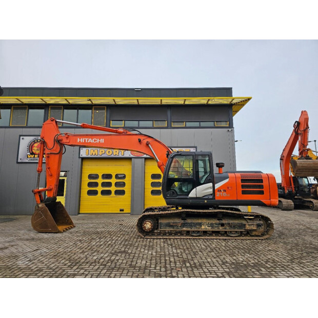 2022 Hitachi ZX220LC-45739252