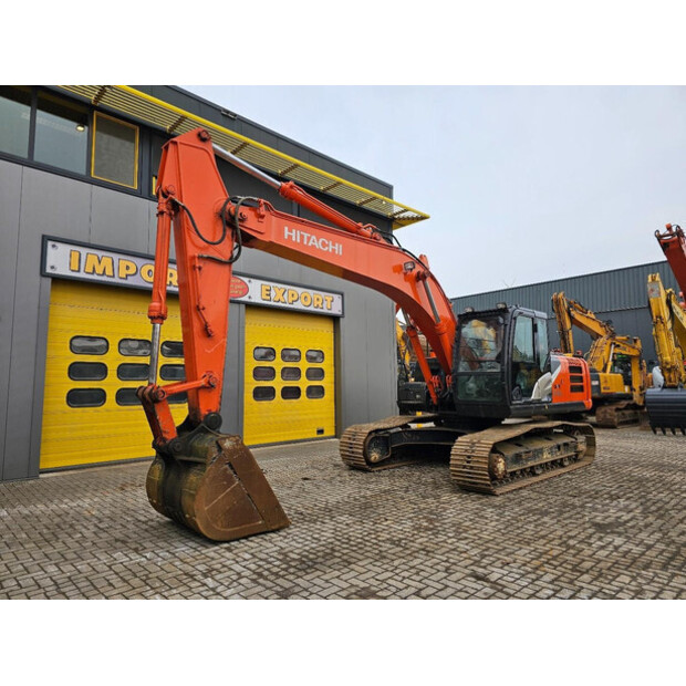 2022 Hitachi ZX220LC-45739254