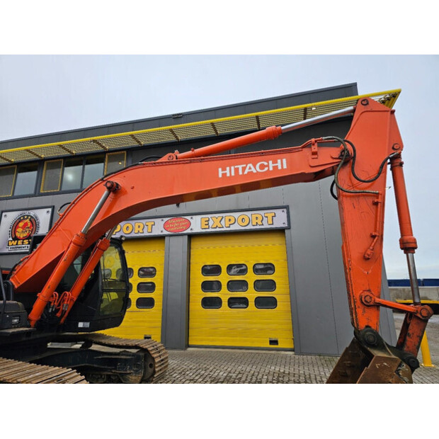 2022 Hitachi ZX220LC-45739290