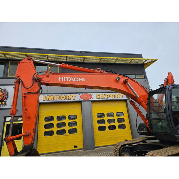 2022 Hitachi ZX220LC-45739293