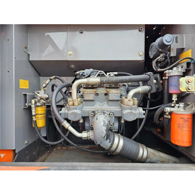 2022 Hitachi ZX220LC-45739295