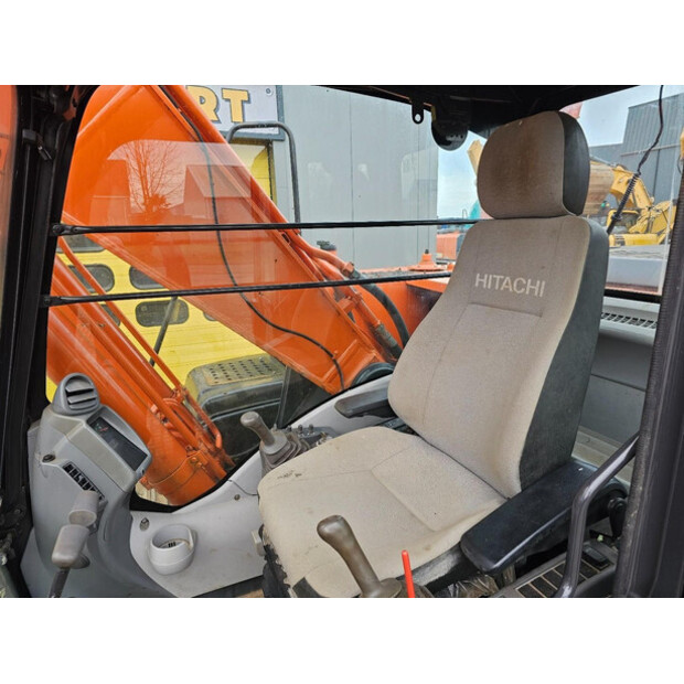 2022 Hitachi ZX220LC-45739298