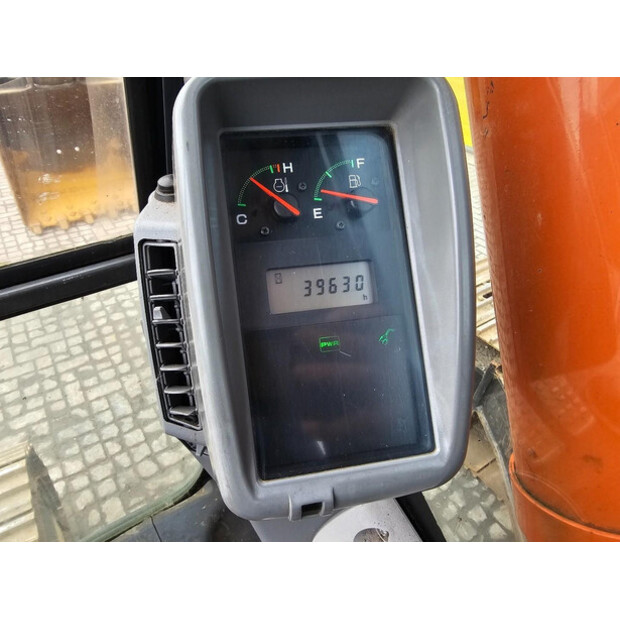 2022 Hitachi ZX220LC-45739299