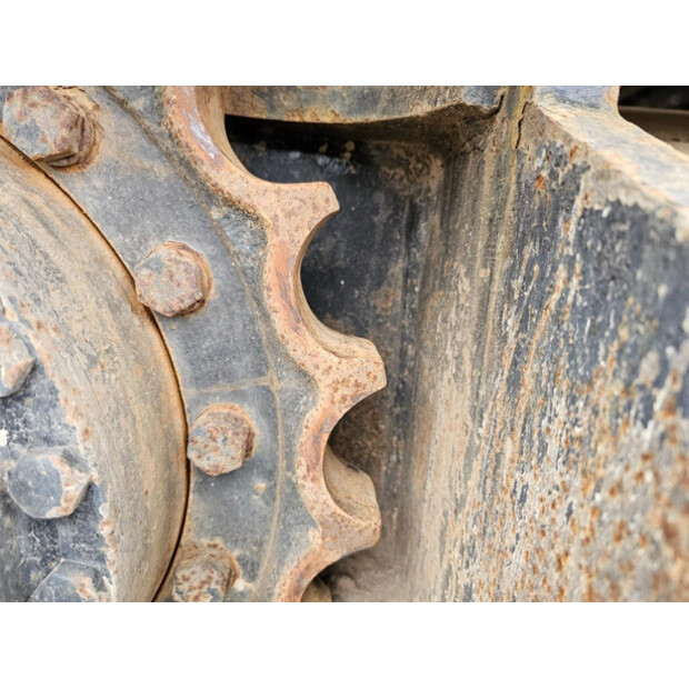 2022 Hitachi ZX220LC-45739302