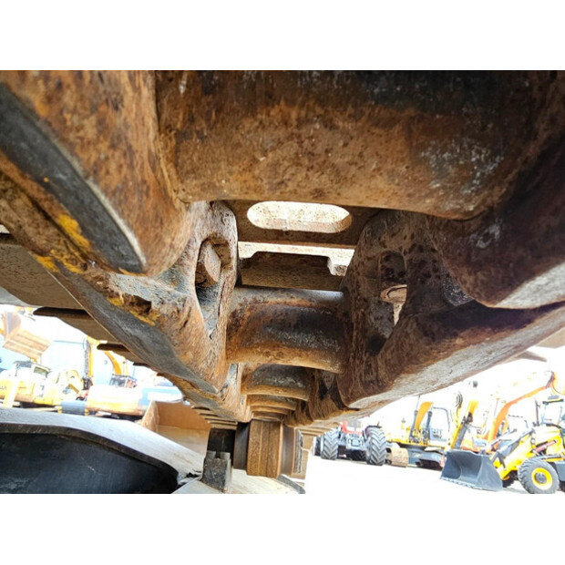 2022 Hitachi ZX220LC-45739306