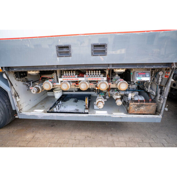 1999 إي كيه دبليو OTHERS-45741573