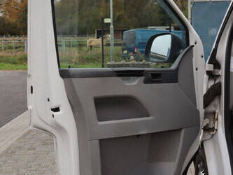 volkswagen-transporter-1427849-45741894