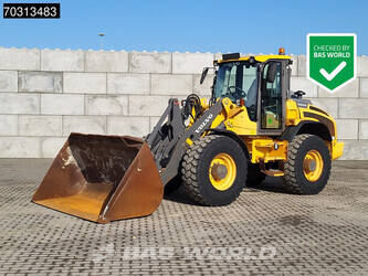 صورة ل شيولات 2015 فولفو L50H