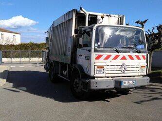 صورة ل شاحنات 1990 رينو M150