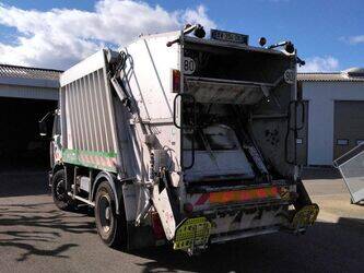 1990-renault-m150-45756072