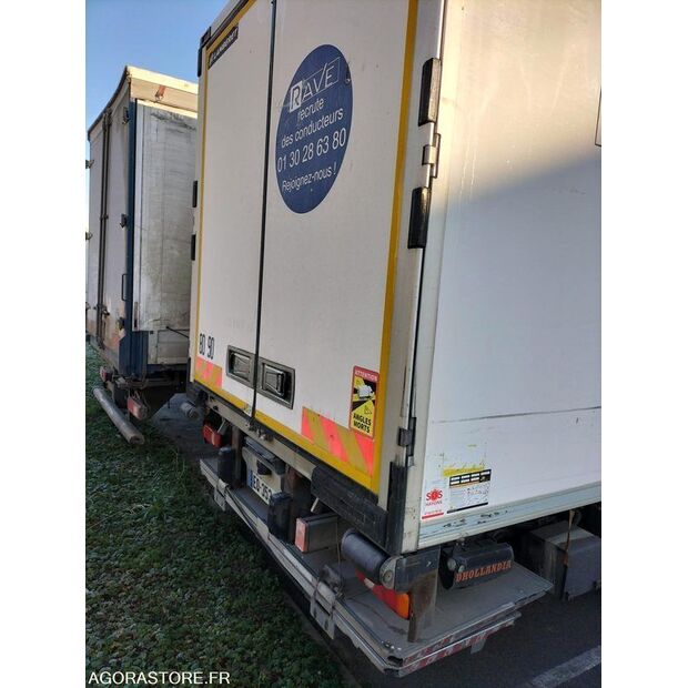 2017 Renault D-45756086