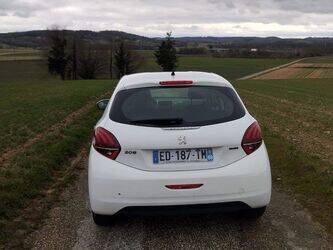 2016-peugeot-208-1427944-45756091