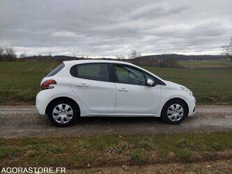2016-peugeot-208-1427944-45756092