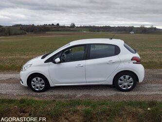 2016-peugeot-208-1427944-45756093