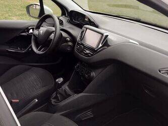 2016-peugeot-208-1427944-45756094