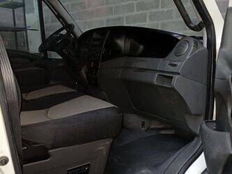 2013-iveco-daily-65c17-1427969-45756349