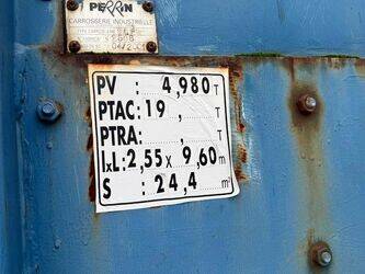 صورة ل شاحنات مسطحة 2001 تيتان