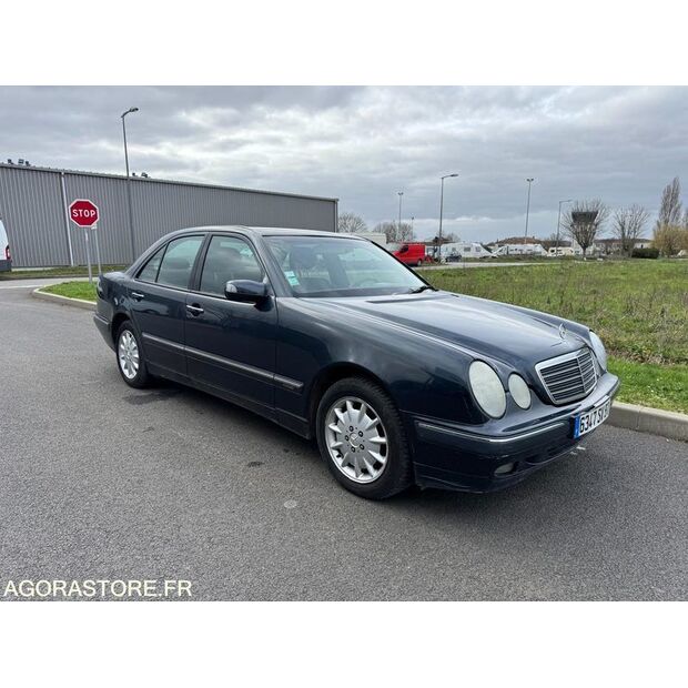 1999 Mercedes-Benz E220-45756362