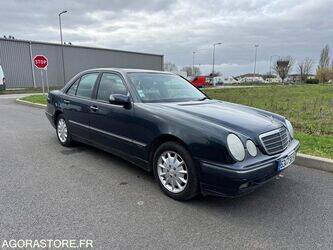 Image de VOITURES 1999 Mercedes-Benz E220