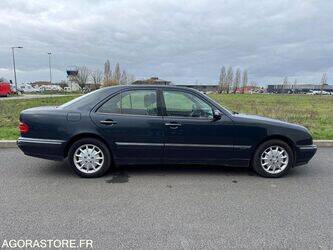 1999-mercedes-benz-e220-1427972-45756363