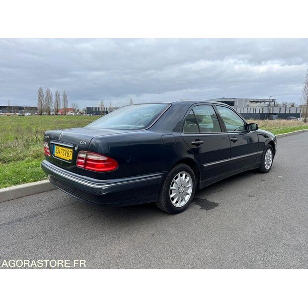 1999 Mercedes-Benz E220-45756364