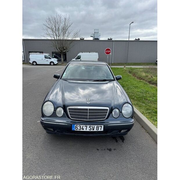 1999 Mercedes-Benz E220-45756365