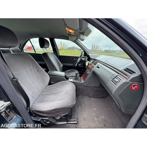 1999 Mercedes-Benz E220-45756370