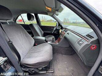 1999-mercedes-benz-e220-1427972-45756370