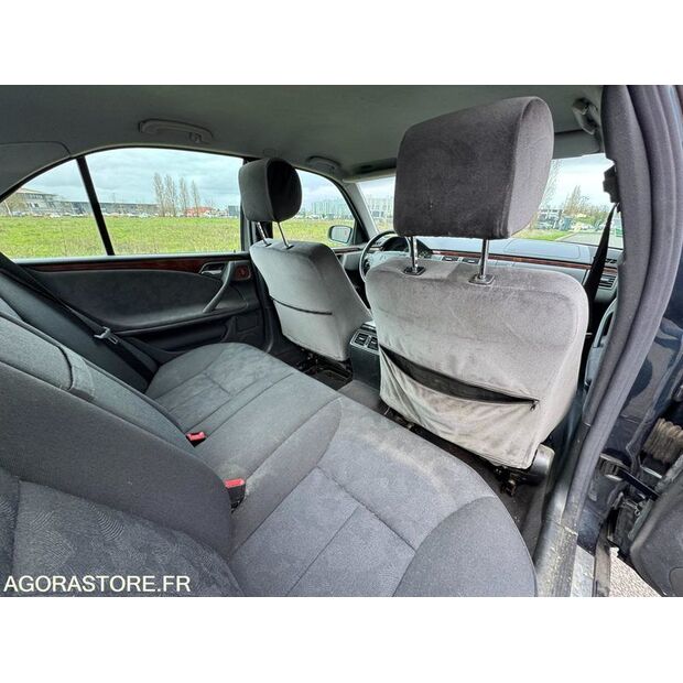 1999 Mercedes-Benz E220-45756374