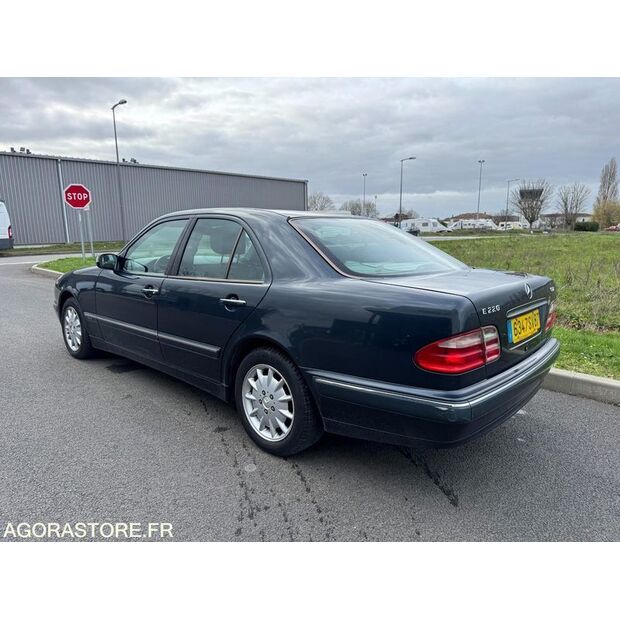 1999 Mercedes-Benz E220-45756376