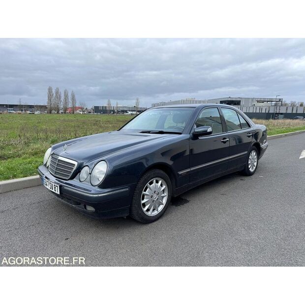 1999 Mercedes-Benz E220-45756377