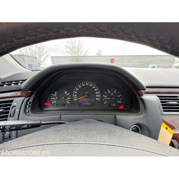 1999 Mercedes-Benz E220-45756379