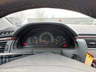 1999-mercedes-benz-e220-1427972-45756379