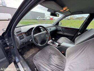 1999-mercedes-benz-e220-1427972-45756382