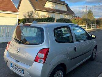 2010-renault-twingo-1427990-45756573