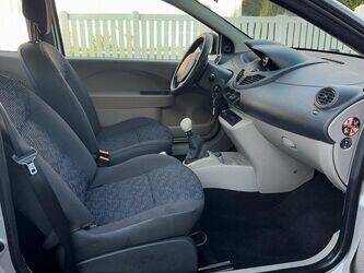 2010-renault-twingo-1427990-45756574